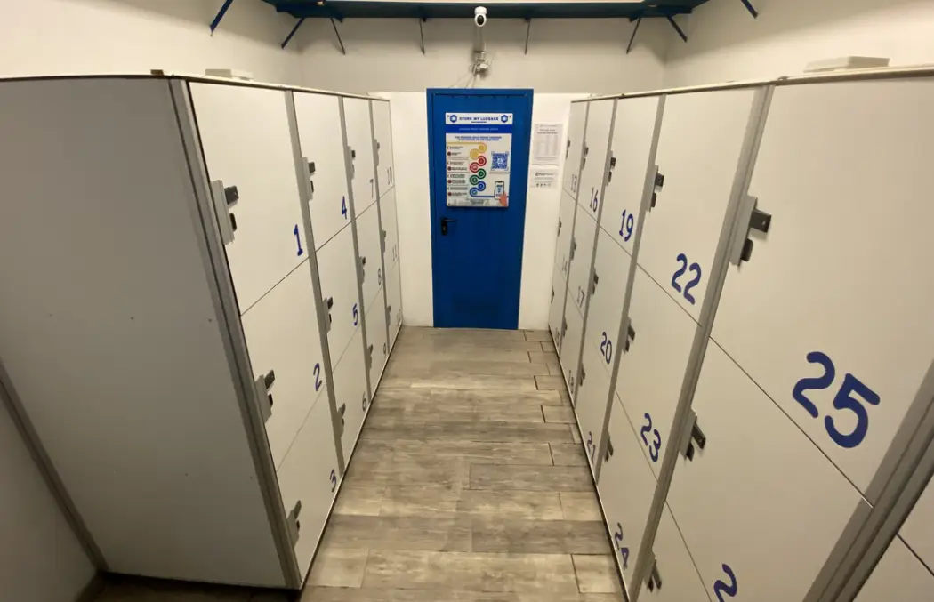 Storage room with lockers at the gallery