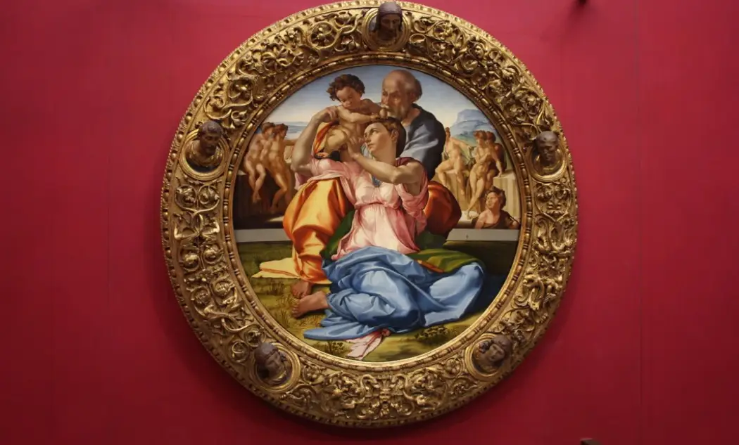 The portrait of Tondo Doni by Michelangelo Buonarroti displayed at the Uffizi Gallery