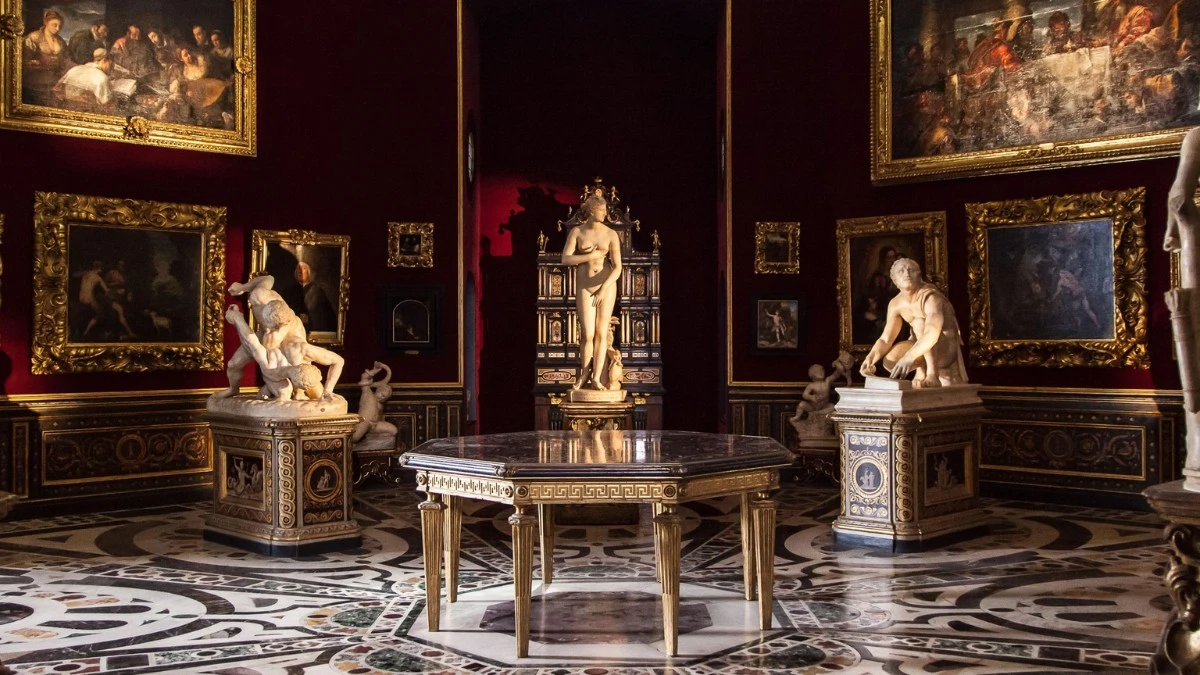 Uffizi Gallery inside image