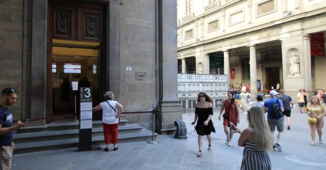 Door 3 of the Uffizi gallery